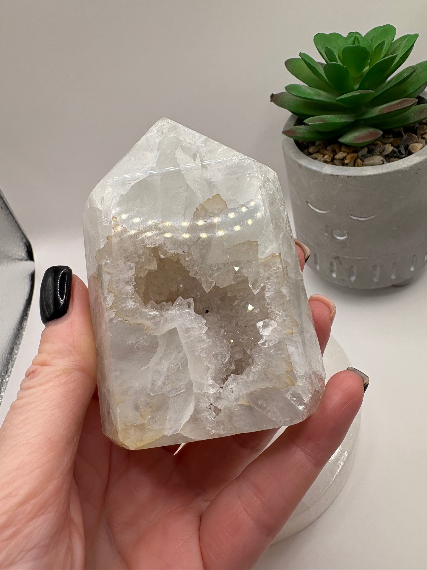 Agate Tower/ Agate Crystal/ Agate/ Agate Point/ Healing Crystals/ Crystals uk