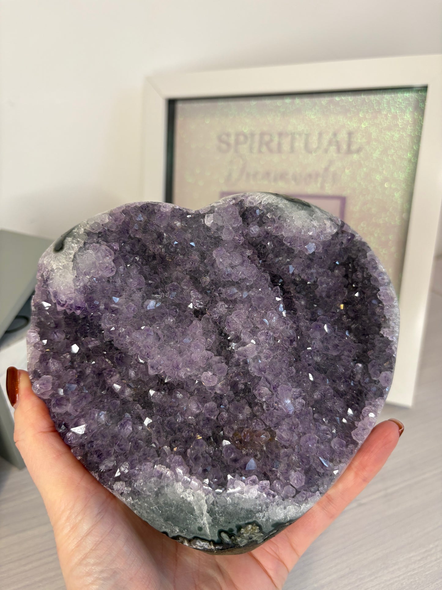 Amethyst Heart/ Amethyst Heart Carving/ Amethyst Crystal/ Amethyst/ Healing Crystal/ Crystals UK/ Amethyst Druzy/ Natural Amethyst