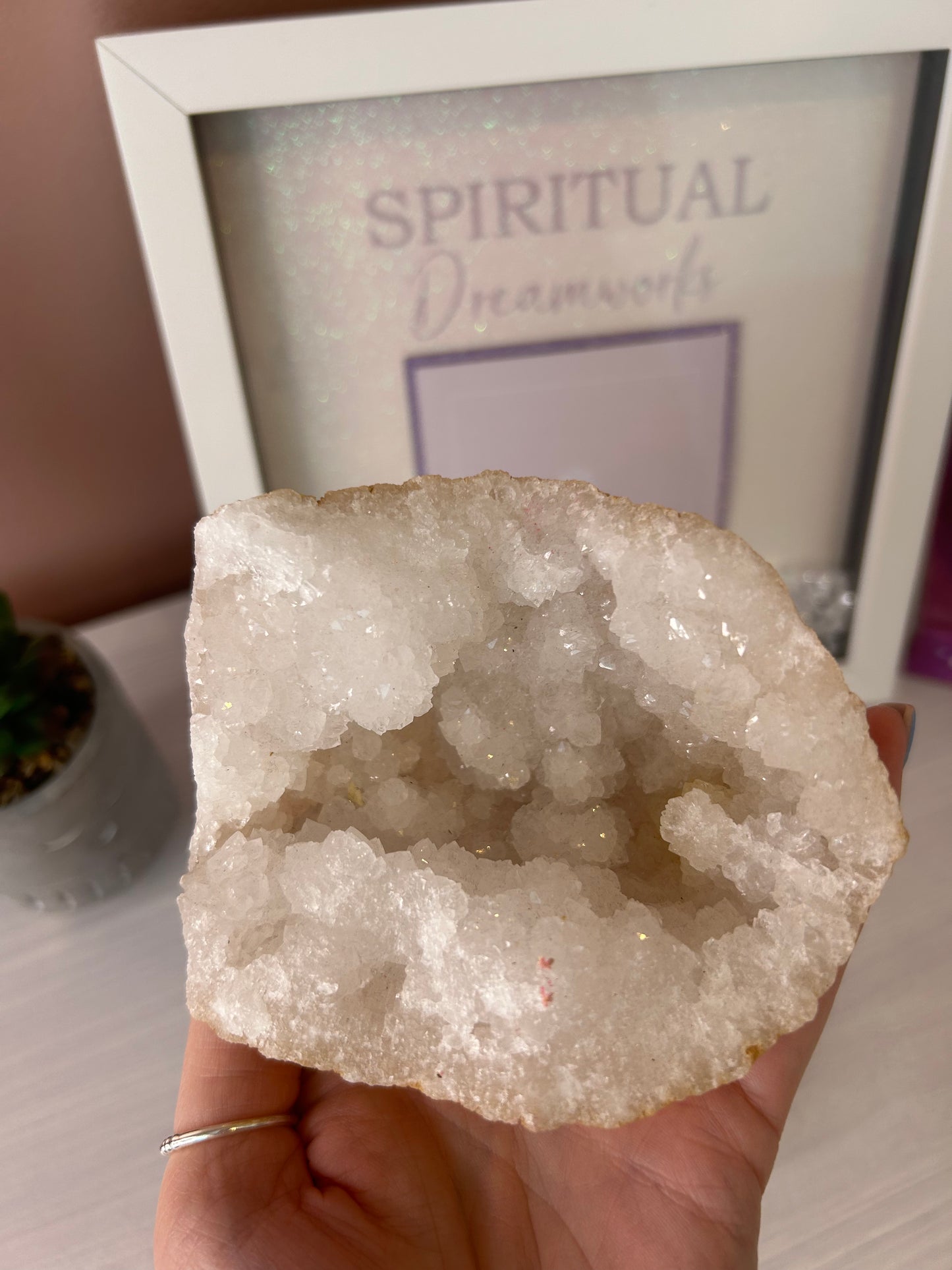 Natural Quartz Geode/ Quartz Geode/ Quartz Crystal Geode/ Quartz Crystals/ Master Healer Quartz Geode/ Healing Crystals/ Crystals UK