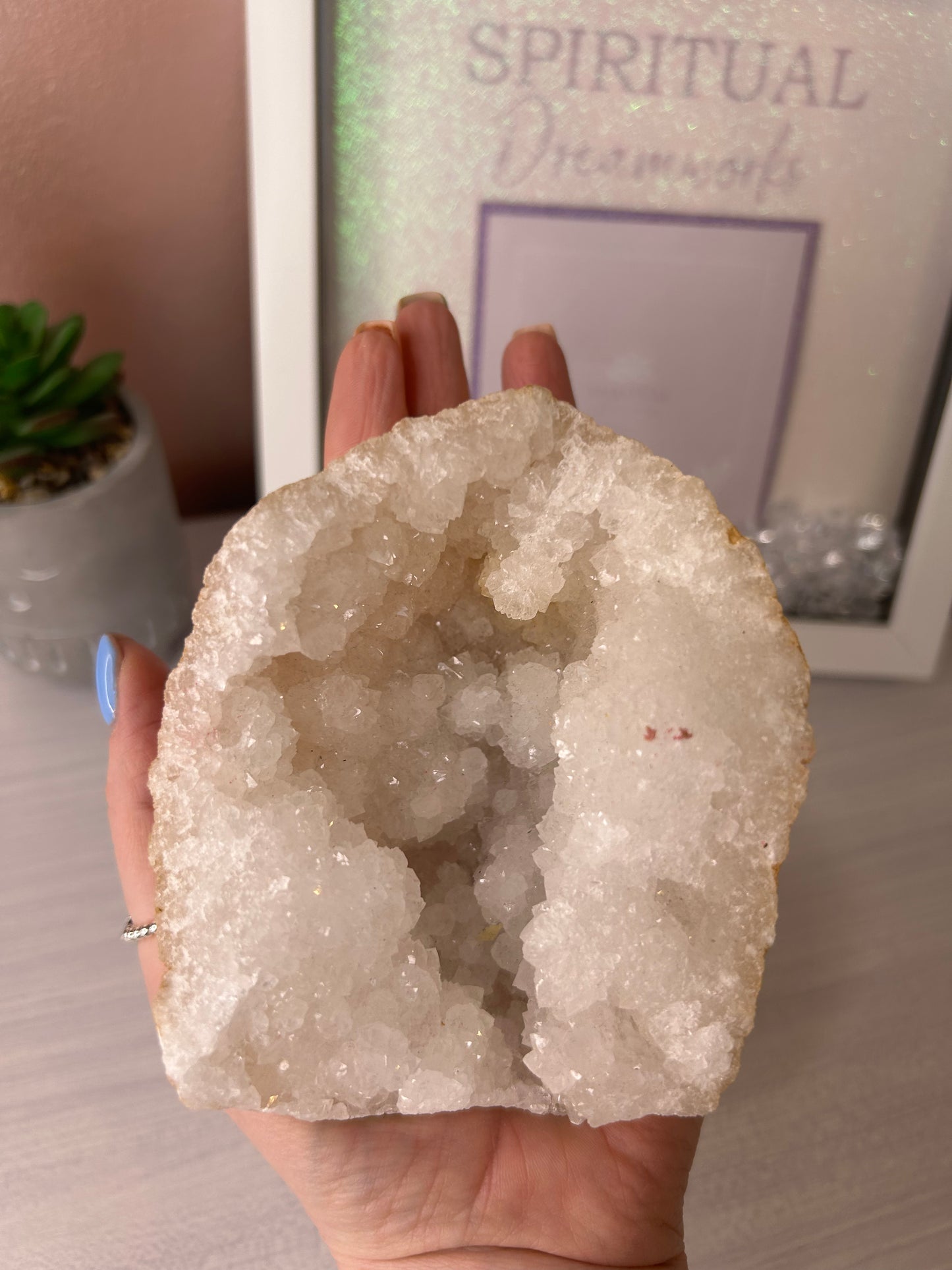 Natural Quartz Geode/ Quartz Geode/ Quartz Crystal Geode/ Quartz Crystals/ Master Healer Quartz Geode/ Healing Crystals/ Crystals UK