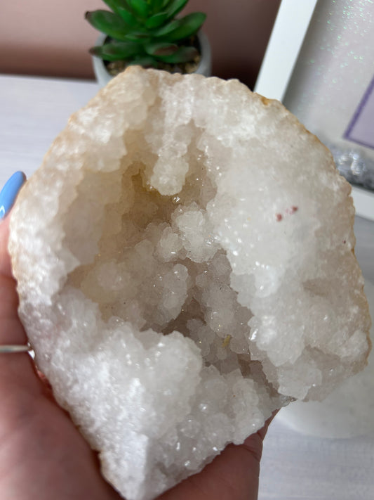 Natural Quartz Geode/ Quartz Geode/ Quartz Crystal Geode/ Quartz Crystals/ Master Healer Quartz Geode/ Healing Crystals/ Crystals UK