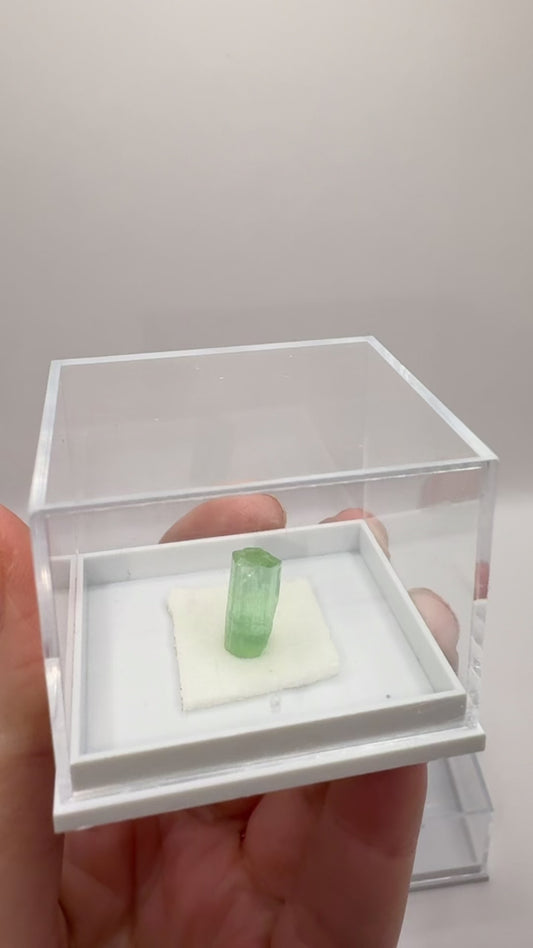 Green Tourmaline Specimen/ Crystal Specimens/ Green Tourmaline Crystals / Green Tourmaline/ healing Crystals/ Crystals UK